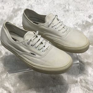 dang daniel back at it again with the white vans